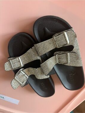 Dunes size 7 sandals good condition